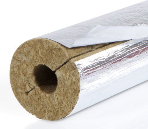 Steinbacher Steinwolle-Isolierschale mit Oberflächenbeschichtung aus gitternetzverstärkter Aluminiumfolie und selbstklebender Überlappung, einseitig geschlitzt. Die Steinwolle Isolierschale wird als Wärmedämmung / Wärmeisolierung von Rohrleitungen bzw. Heizungsleitungen verwendet.